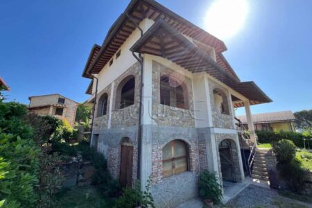 Casa singola al grezzo avanzato con giardino