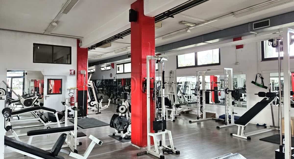 Locale commerciale con palestra