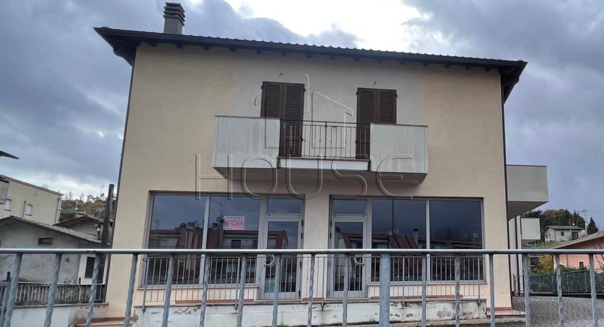 Locale commerciale di recente costruzione
