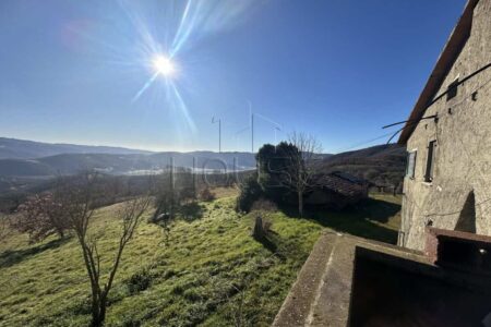 Porzione indipendente con terreno privato