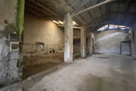 Capannoni in zona industriale