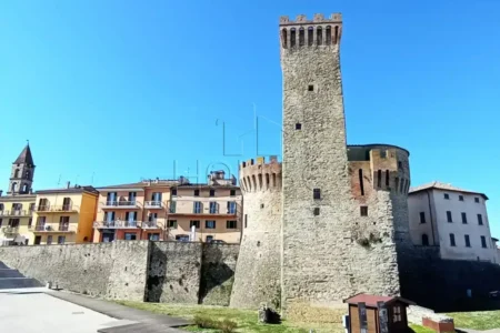 Appartamento in zona centrale con soffitta e giardino