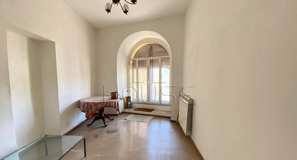 Cielo-terra in centro storico con 3 appartamenti e terrazzi panoramici