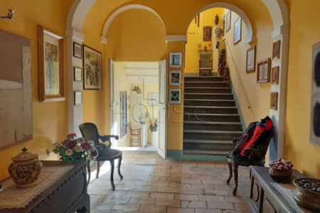 Elegante villa storica con dependance e giardino privato
