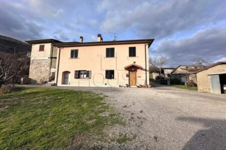 Porzione Indipendente con terreno esclusivo