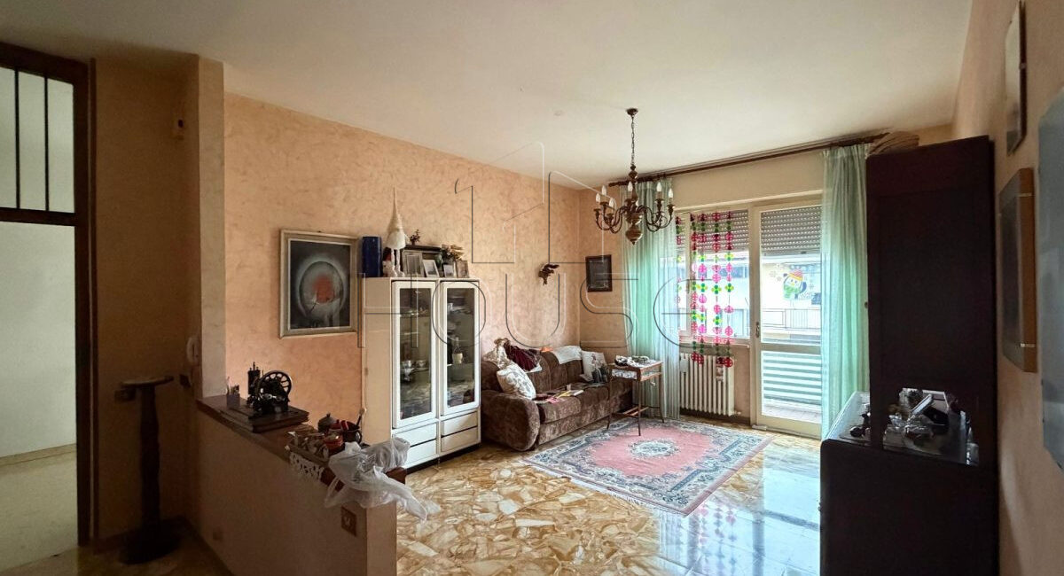 Appartamento con tre camere in zona centrale