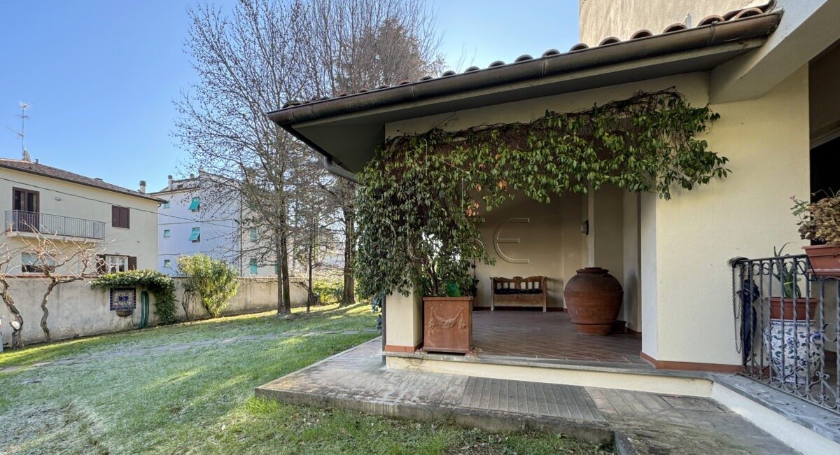 Villa con ampio giardino esclusivo
