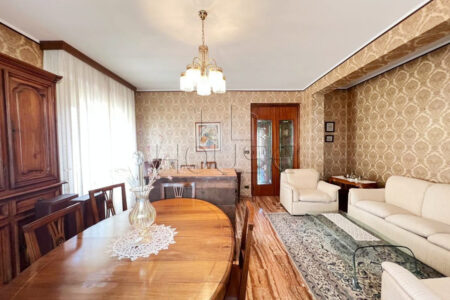 Ampio appartamento con mansarda e terrazza panoramica