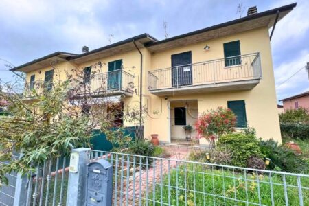 Villetta capotesta con giardino e garage