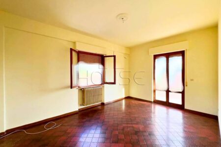 Appartamento in posizione collinare con garage e giardino