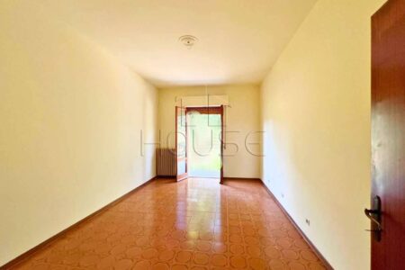 Appartamento in posizione collinare con garage e giardino