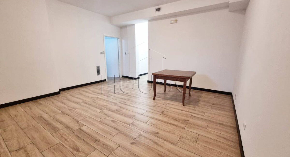 Ufficio ristrutturato di 88 mq a Cesa