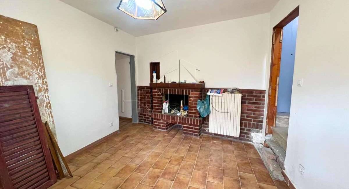 Casa libera su tre lati con possibilità di due unità