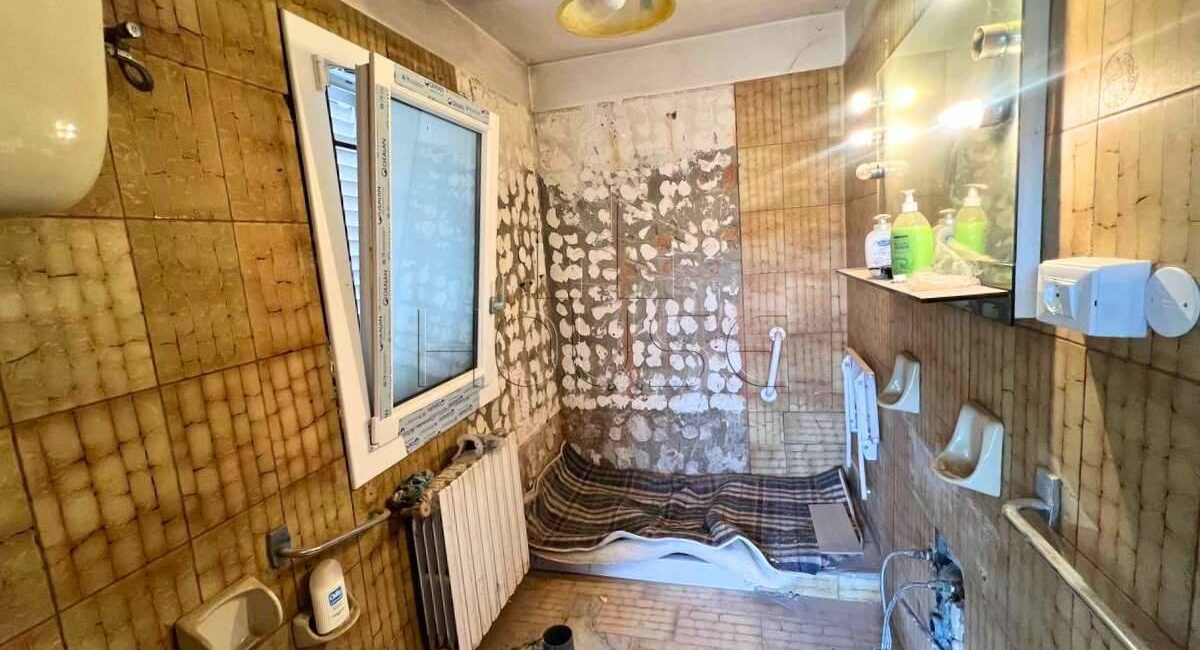 Casa libera su tre lati con possibilità di due unità