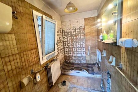Casa libera su tre lati con possibilità di due unità