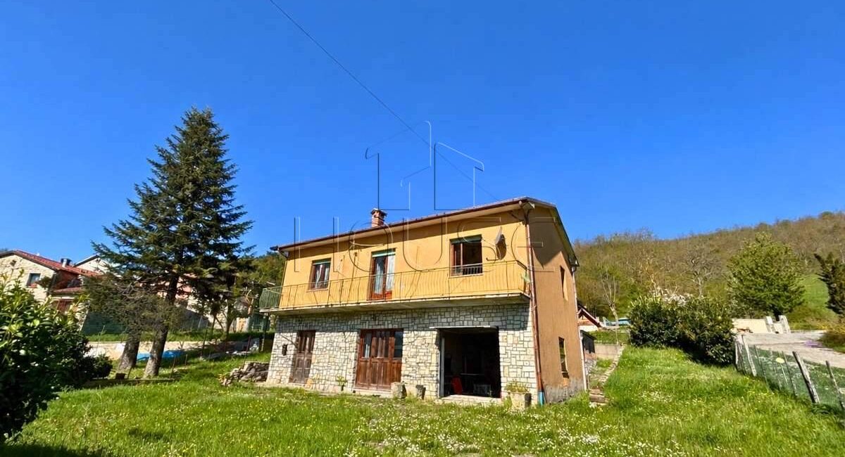 Casa indipendente panoramica con terreno