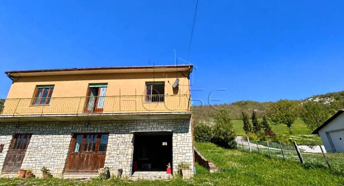 Casa indipendente panoramica con terreno