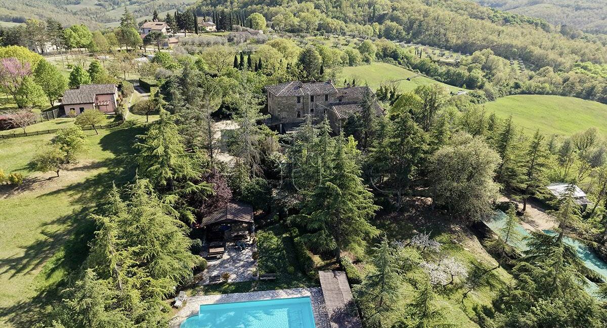 Casale con piscina