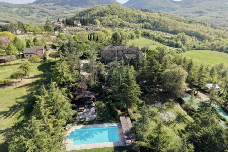 Casale con piscina