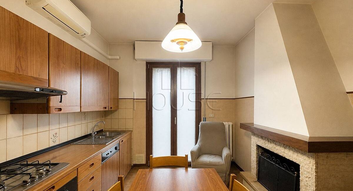 Appartamento al piano quarto con ascensore e garage