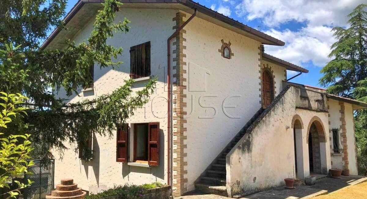 Villa singola panoramica con due appartamenti indipendenti