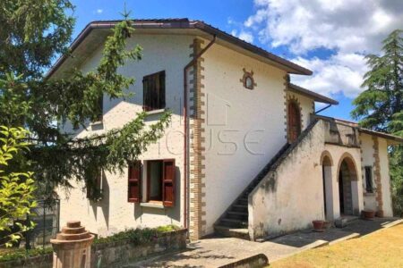 Villa singola panoramica con due appartamenti indipendenti