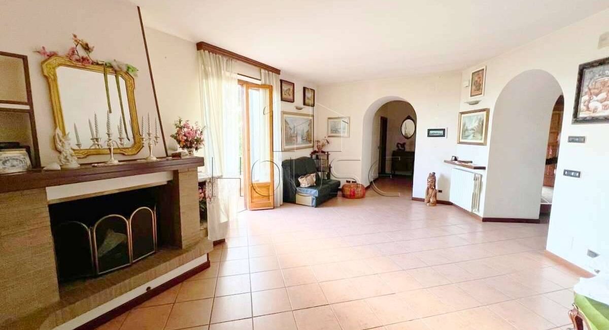 Villa singola panoramica con due appartamenti indipendenti