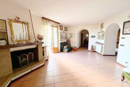 Villa singola panoramica con due appartamenti indipendenti