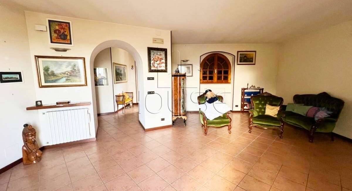 Villa singola panoramica con due appartamenti indipendenti