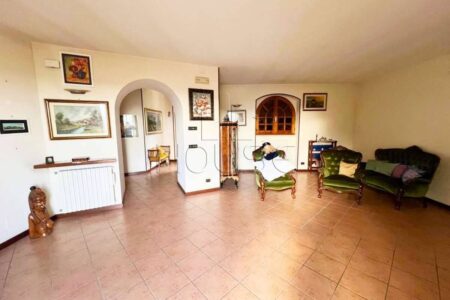 Villa singola panoramica con due appartamenti indipendenti
