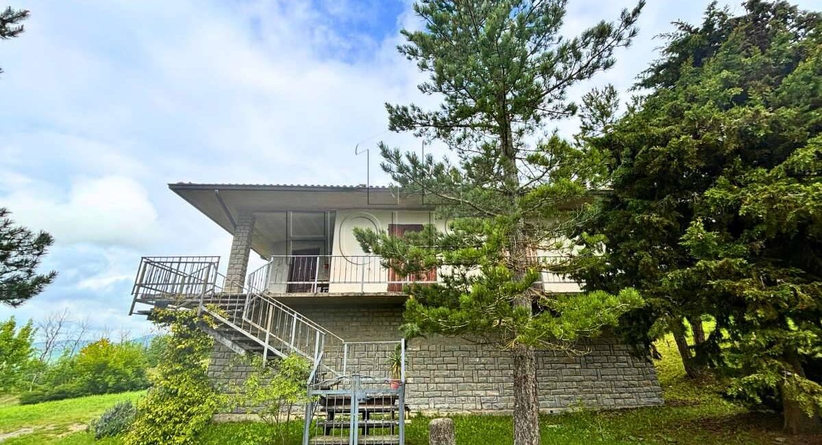 Casa singola panoramica con giardino
