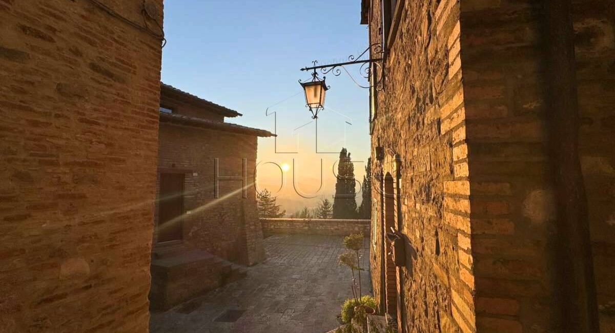 Porzione di cielo terra con giardino esclusivo