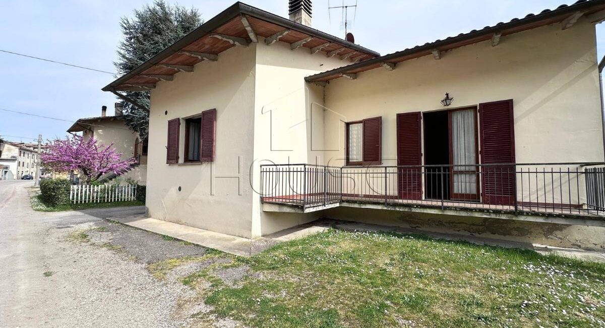 Casa indipendente con giardino privato e ampi spazi