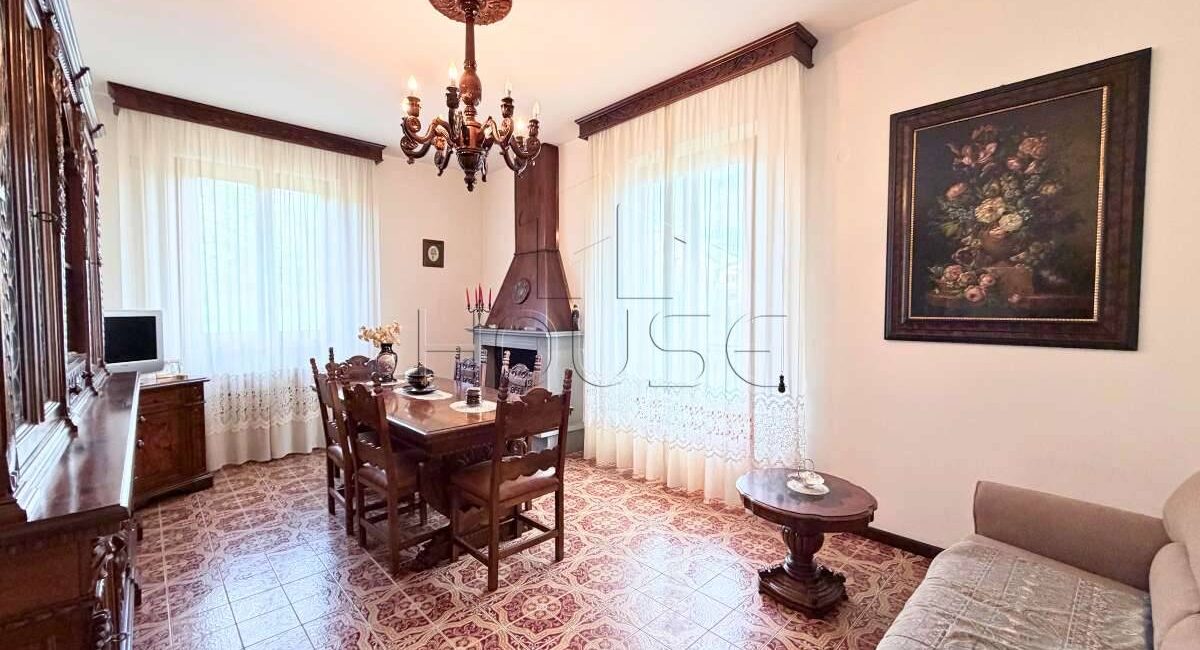 Casa singola con giardino privato e garage
