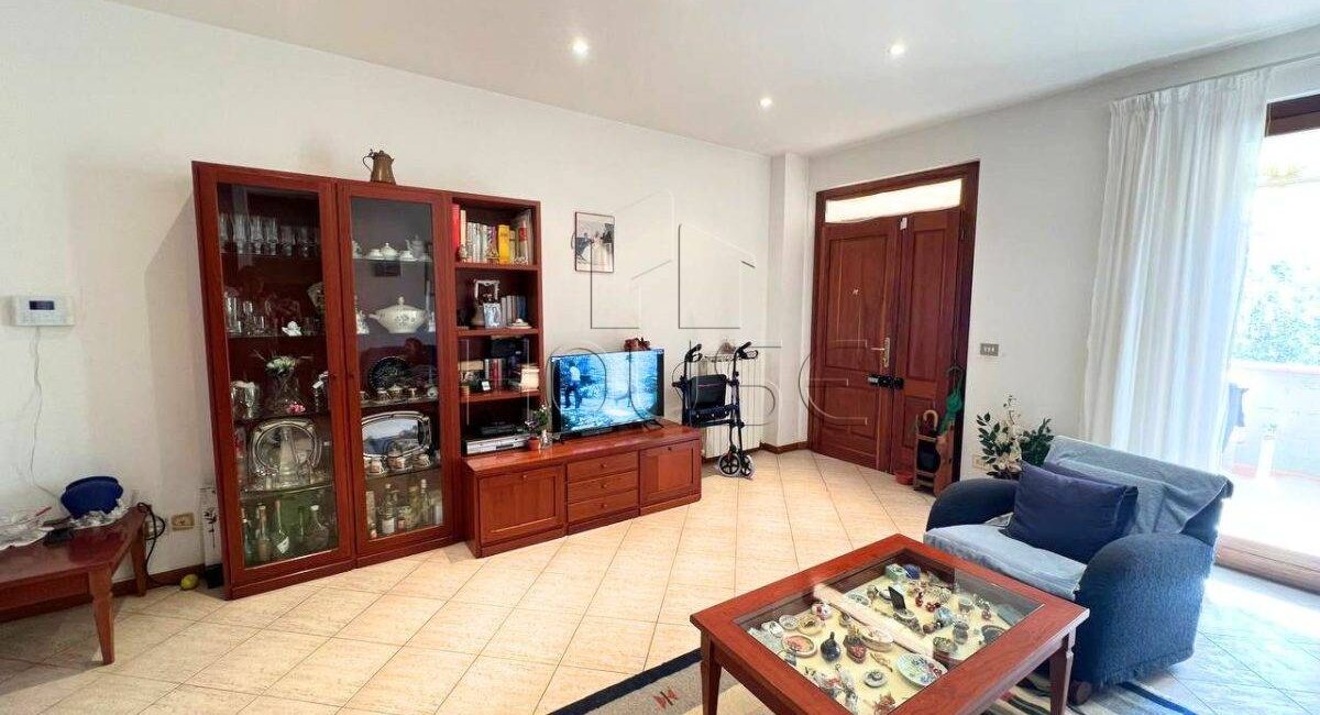 Villetta a schiera con garage e giardino