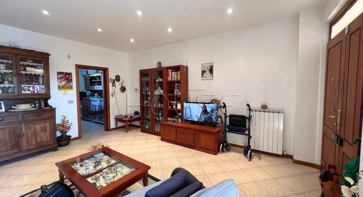 Villetta a schiera con garage e giardino