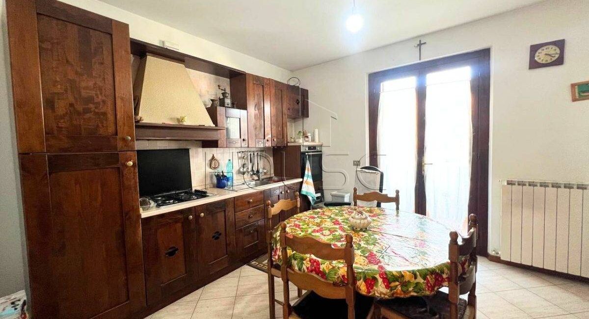 Villetta a schiera con garage e giardino