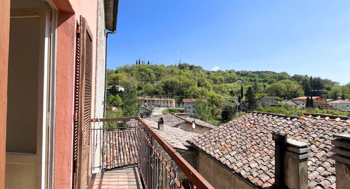 Cielo-terra con terrazzo in posizione panoramica