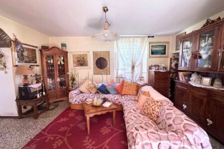 Casa singola con ampio giardino privato