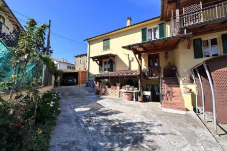 Casa singola con ampio giardino privato