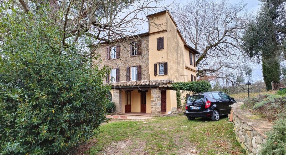Casale ristrutturato con terreno