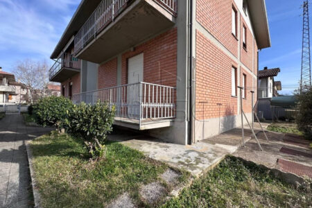 Appartamento in quadrifamiliare con giardino privato