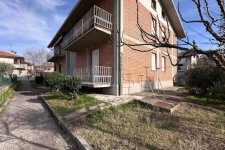 Appartamento in quadrifamiliare con giardino privato