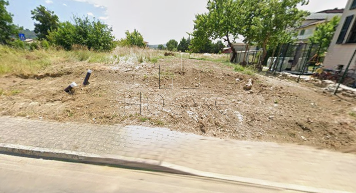 Lotto di terreno di circa 712 mq