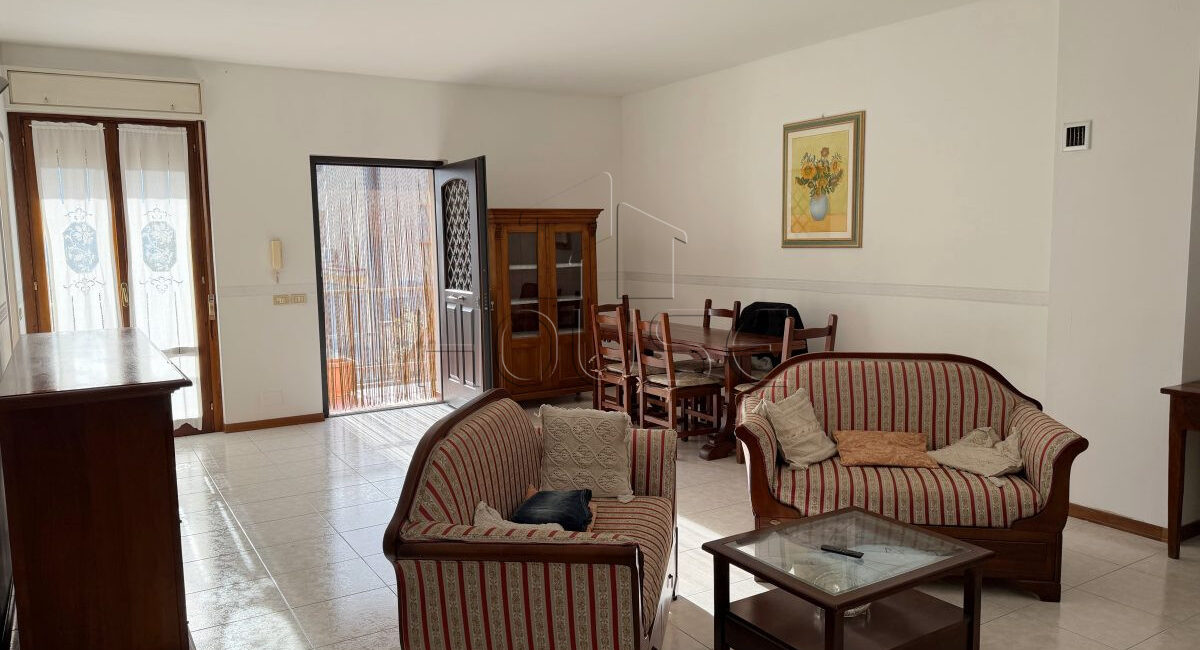 Villetta con ingresso indipendente, taverna e giardino