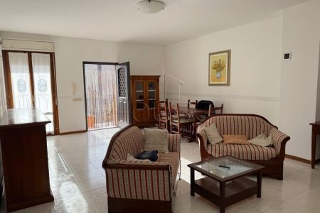 Villetta con ingresso indipendente, taverna e giardino