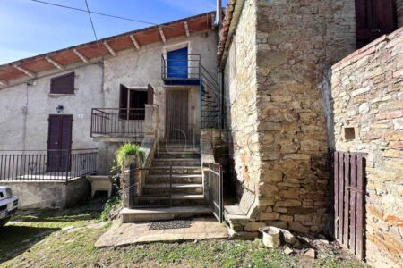 Porzione indipendente con terreno privato