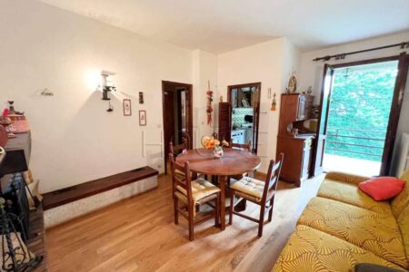 Appartamento a piano primo con garage e terrazzi