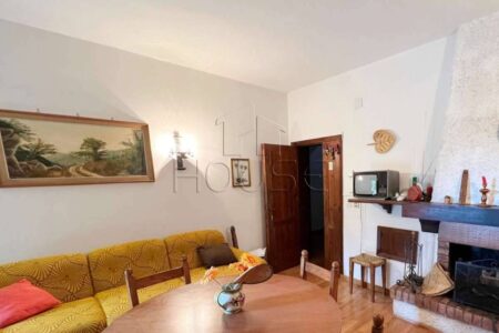 Appartamento a piano primo con garage e terrazzi