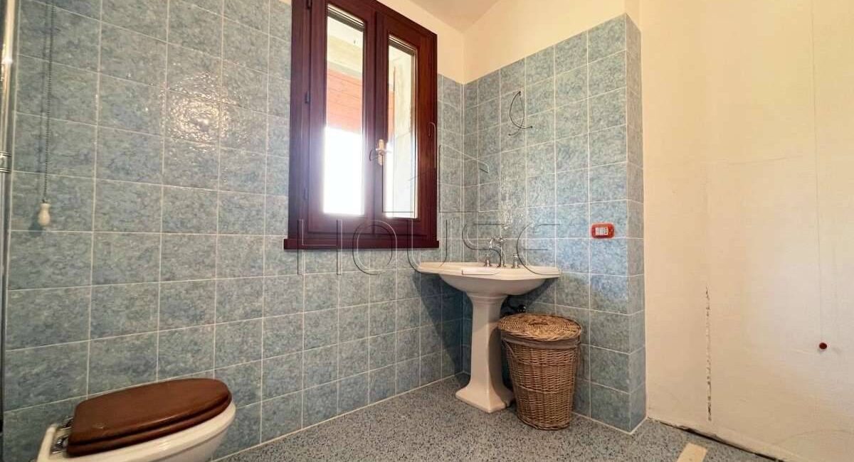 Casa singola panoramica con giardino e garage doppio